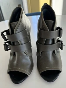 10 Crosby Derek Lam Leather Heels Shoes Sandals Open Toe Wedge Sz 7.5 Green - Picture 1 of 8