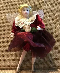 ANGELO DI NATALE BAMBOLA PORCELLANA ORNAMENTO ROSSO BORDEAUX VESTITO PIZZO - Foto 1 di 11