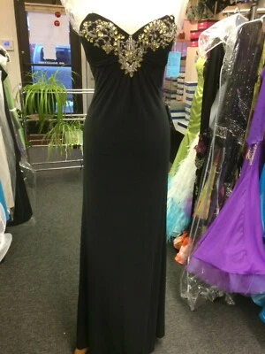 Vestido Faviana Negro Con Cuentas Baile de graduación Noche Ocasión Especial Elástico Talla M. $ 330.00 Foto 1 de 4