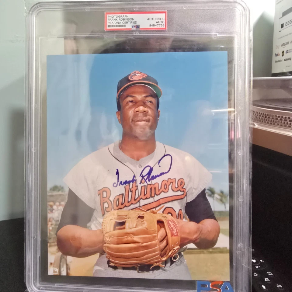 Frank Robinson PSA certified and slabbed Signed  8x10 Photo Autograph Orioles - Image 1 of 2