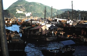 1977 35mm Kodachrome Slide, Hundreds of House Boats / Junks in HONG KONG - Picture 1 of 1