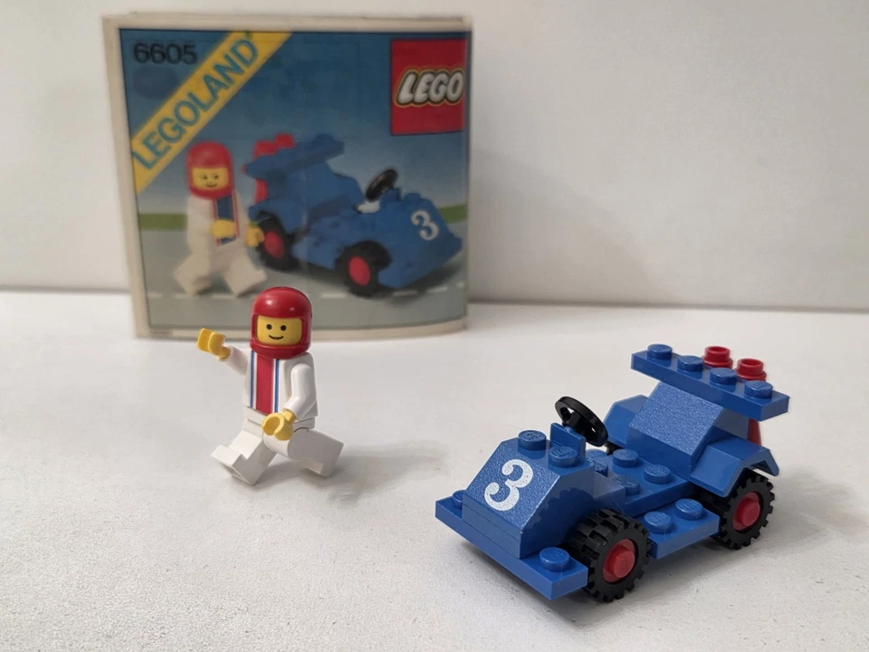 VINTAGE LEGO TOWN 6605 ROAD RACER 100% PARTS COMPLETE w MANUAL VGUC! - Image 1 of 4