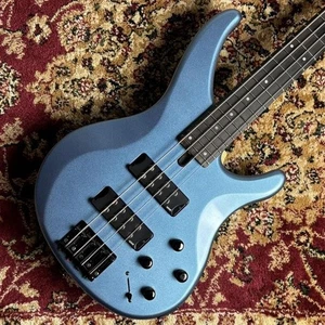 Bajo eléctrico Yamaha TRBX304FTB de 4 cuerdas azul de fábrica - Imagen 1 de 3