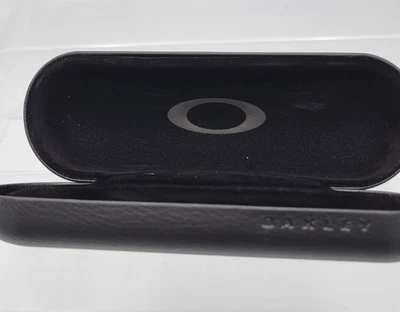 Estuche óptico para gafas Oakley Clamshell de celda dura Foto 1 de 4