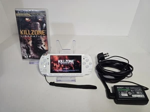 Console PSP 2000 OEM - Pacchetto Killzone bianco ceramica con caricatore - Foto 1 di 9