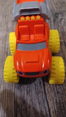 Nickelodeon Blaze and Monster Machines neumáticos amarillos diecast juguete coleccionable Foto 1 de 4