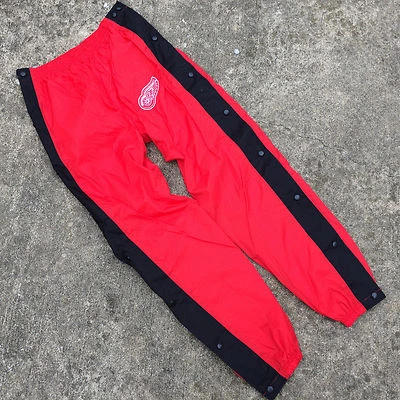 Pantalones deportivos cortavientos atléticos con logotipo de los 90 de colección alas rojas hockey NHL Foto 1 de 4