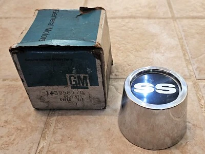 NOS 3956770 1969 1970 Chevrolet Camaro Chevelle El Camino Nova SS Center Cap - Image 1 of 4