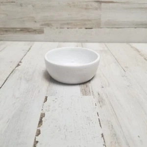 Plato de porcelana J Byron 1984 Arnatt blanco pequeño sin esmaltar corona real - Imagen 1 de 6