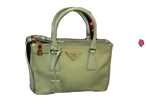 Las mejores ofertas en Bolsos y carteras PRADA bandolera verde para Mujeres  | eBay