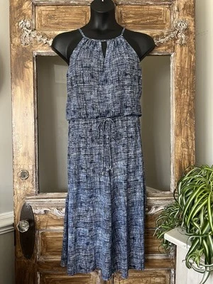 Macacão cropped London Times azul marinho e branco com cinto fino amarração na cintura 8 - Imagem 1 de 4