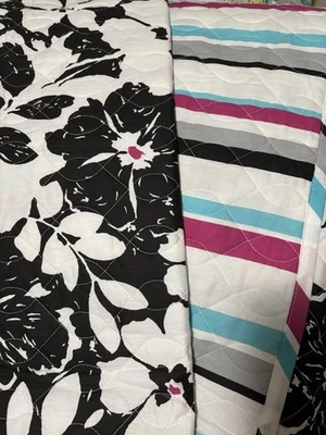 Edredón doble reversible floral y a rayas con bolso a juego en negro/rosa/blanco/aqua Foto 1 de 2