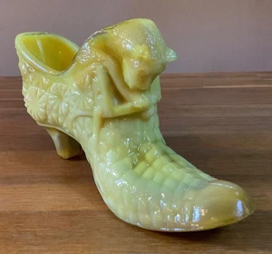 Yellow Slag Glass Cat in a Slipper or Shoe w/ Daisies & Buttons 5.5” x 3.25” - Picture 1 of 16