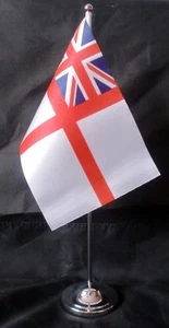 WHITE ENSIGN British Royal Navy DELUXE SATIN TABLE FLAG 9"X6" CHROME POLE & BASE - Foto 1 di 1
