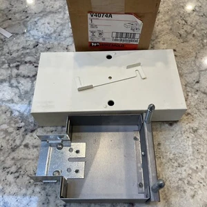WIREMOLD V4074A STEEL TAKE-OFF CONNECTOR 4000 IVORY - Picture 1 of 2