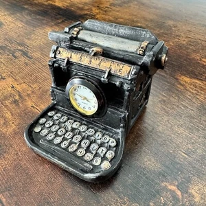 Vintage Miniatur Schreibmaschine Figur Quarzuhr Schreibtisch Büro Deko Briefbeschwerer - Bild 1 von 10