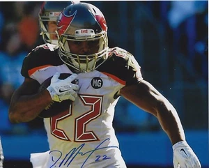Autographed Doug Martin 8X10 Tampa Bay Buccaneers Photo with COA - Picture 1 of 1