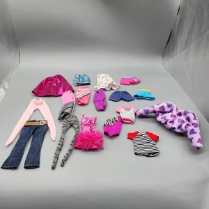 Lot of 17 Doll Clothes for 11.5" Fashion Dolls Mixed Styles Outfits Play - Foto 1 di 7