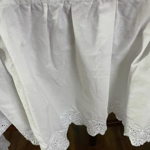 Gonna letto matrimoniale con volant in pizzo ricamato occhielli 60x80x15 bianco shabby chic - Foto 1 di 3