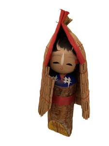 Vintage japanische Kokeshi Puppe mit Kopfbedeckung 7 Zoll - Bild 1 von 9