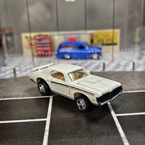 1/64 Johnny Lightning 1969 Mercury Cougar Eliminator 69 Muscle Cars USA Cream - Picture 1 of 11