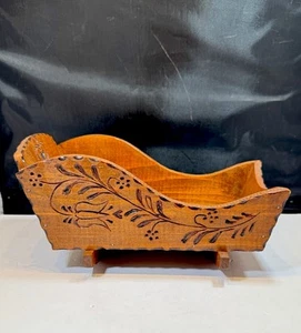 "Balancín cama muñeca madera primitiva vintage arte popular holandés grabado hecho a mano 9"" x 5""" - Imagen 1 de 13