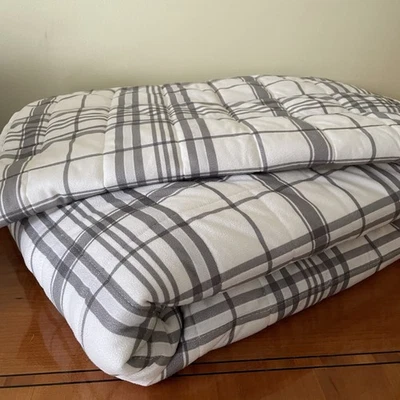 Woolrich Quilt Twin With Sham Contemporary Plaid Cabin Dorm Room White Gray - Image 1 of 4