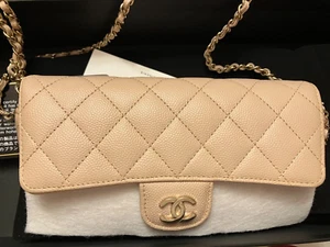 Chanel 22c light beige quilted caviar, ghw glasses case, excellent condition - Picture 1 of 8