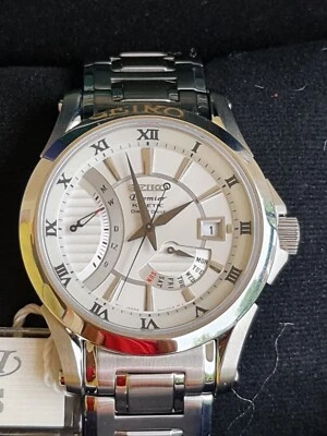 Часы SEIKO Premier SRH007P1 Kinetic с прямым приводом 5D44 белая сталь дата новые из старых запасов - Изображение 1 из 4