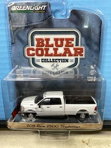 1/64 GREENLIGHT BLUE COLLAR 2019 RAM 2500 TRADESMAN PICKUP WITH SNOW PLOW WHITE - Picture 1 of 3