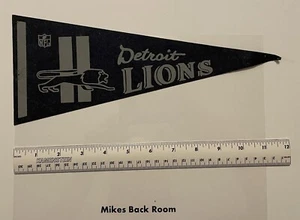 Vintage NFL DETROIT LIONS 12" x 5" MINI PENNANT FELT 1960's LOGO DESIGN - Imagen 1 de 1