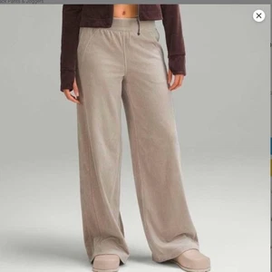 Pantalón Lululemon Buceo Tiro Medio Terciopelo Acanalado Cordón Tirar Riverstone Lounge 4 - Imagen 1 de 9