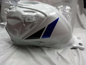 SUZUKI GSXS GSX-S 125 2020 WHITE FUEL PETROL TANK 44100-23KA0-YUH - Picture 1 of 5