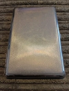 Estuche de cigarrillos vintage/estaño plata hoja de metal resorte #1 en excelente estado - Imagen 1 de 6