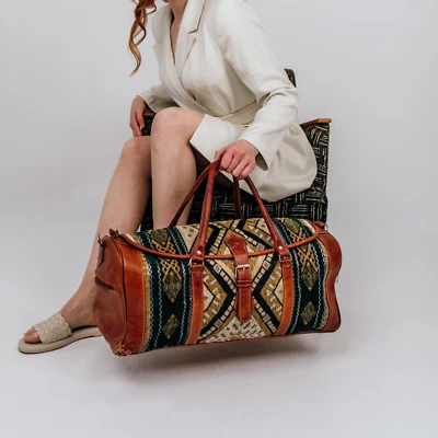 Bolso de fin de semana marroquí de cuero verde artesanal - Elegante bolso kilim de viaje Foto 1 de 4