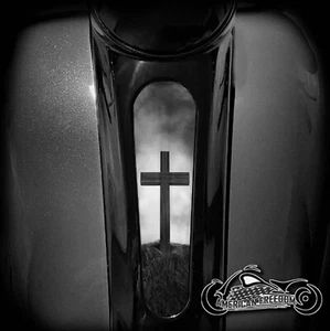 HARLEY DAVIDSON 8 INCH DASH INSERT STREET GLIDE & ROAD GLIDE - GRAYSCALE CROSS - Picture 1 of 1