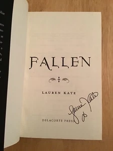SIGNED by Lauren Kate - Fallen : A Novel HC Book 1st/1st + Pic - Picture 1 of 12