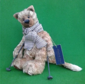 ELIZABETH LLOYD CUPBOARD BEAR “HIKER CAT”. - Picture 1 of 18