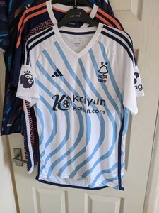 Nottingham Forest Away Shirt - Medium - BNWT - Picture 1 of 2