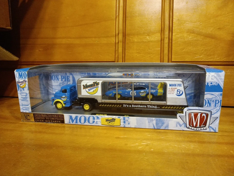 M2 Machines Auto Hauler Moon Pie 1957 Dodge COE 1969 Charger Daytona R10 13-08 - Image 1 of 4