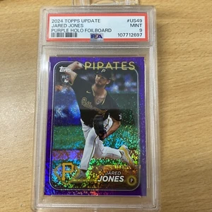 PSA 9 JARED JONES 2024 Topps aggiornamento VIOLA HOLO FOILBOARD RC/799 #US49 Pirates - Foto 1 di 5