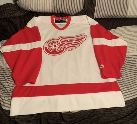 Vintage CCM Detroit Red Wings Jersey Size Large Cover