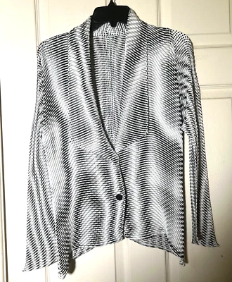 New without Tag ISSEY MIYAKE Black/White Pleated Wave Dot Illusion Jacket Size 2 - Image 1 of 4