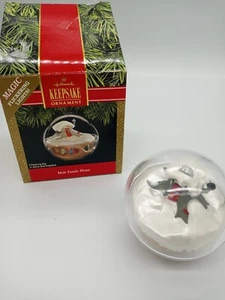 1991 Hallmark Magic Keepsake Ornament Mole Family Home Flickering Lights - Picture 1 of 4