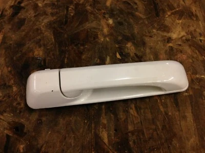 2010 jeep commander door handle ( passenger rear ) 2006-2010 - Image 1 of 2