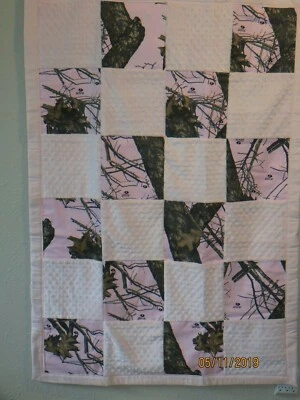 Camuflagem rosa carvalho musgoso e bebê rosa ponto vison chenielle - Imagem 1 de 4