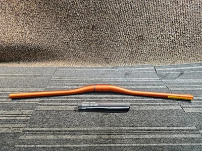 Barra elevadora para bicicleta de montaña Race Face Turbine 35,0 x 20 mm de elevación x 800 mm naranja Foto 1 de 4