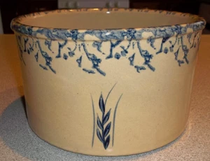Robinson Ransbottom Roseville Low Pottery Crock 3 QT. Blue Wheat Sponged Rim USA - Picture 1 of 5
