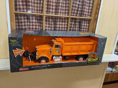 1/16 Big Roads DOT 367 Peterbilt Truck with Snowplow and Lights and Sounds 47271 - Image 1 of 4