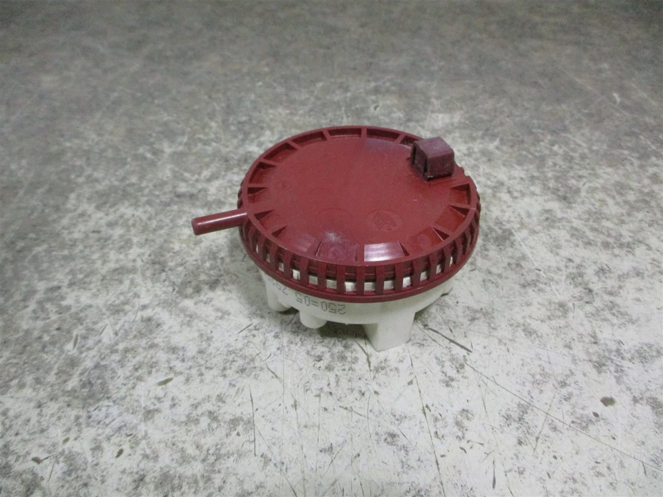 PARTE INTERRUPTOR DE PRESIÓN LAVADORA SPEED QUEEN # 800468P Foto 1 de 1